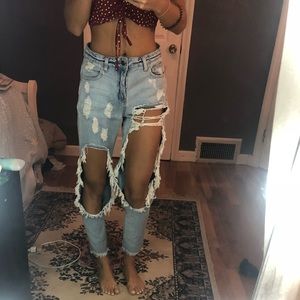 Distressed/ ripped boyfriend jeans